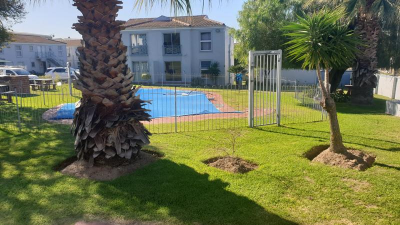 2 Bedroom Property for Sale in Vredekloof East Western Cape